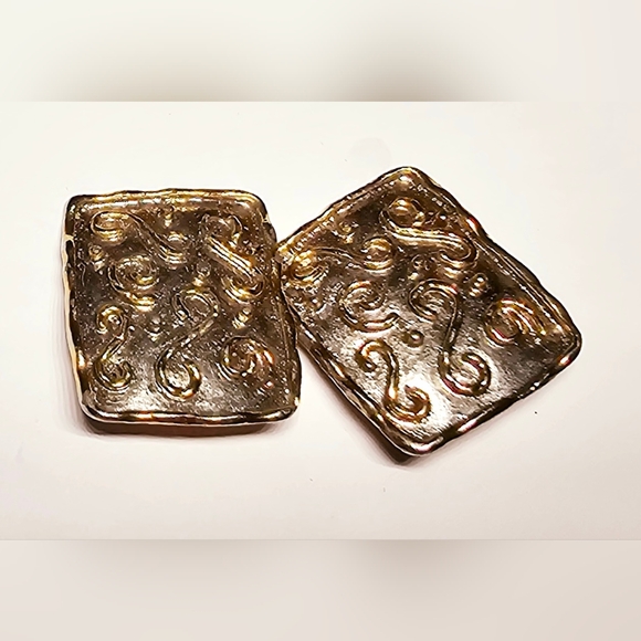 90s high fashion Avon round square S lines textured hammered clip on the - Picture 1 of 8